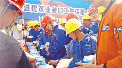 山东：农民工可按建设项目参加工伤保险