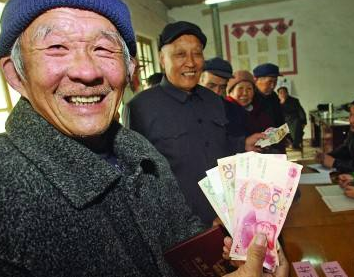 养老金十三连涨，为啥依旧有人不参与养老保险？